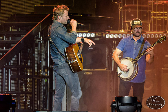 DierksBentley-HylanPhotography-Musikfest2016-CatCountry-204136.jpg
