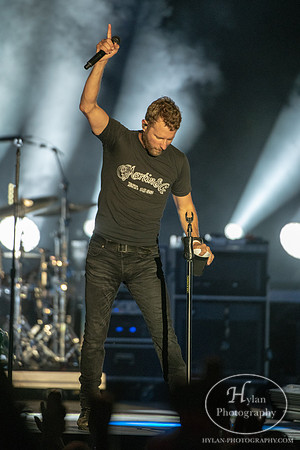 DierksBentley-HylanPhotography-Musikfest2018-CatCountry-4.jpg