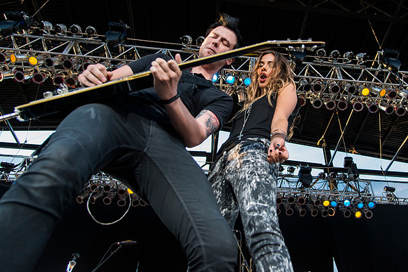 Jana-Kramer-Hylan-Allentown-Fair-2014-14.jpg