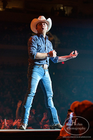 JustinMoore-HylanPhotography-MoheganPa-CatCountry96-2.jpg