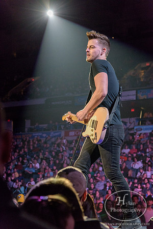 ChaseBryant-HylanPhotography-MoheganSunArena-CatCountry-01-2.jpg