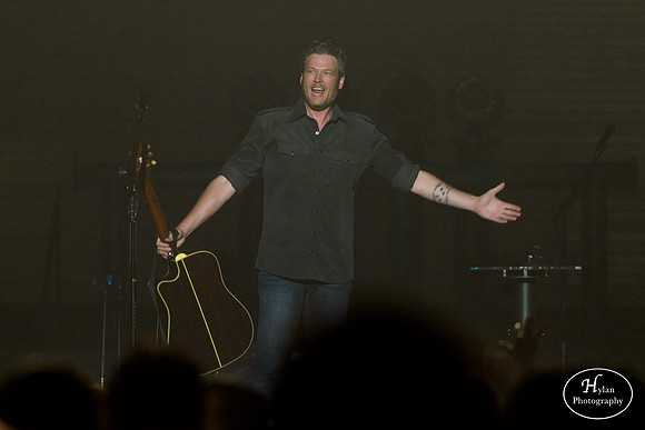 BlakeShelton-HylanPhotography-MoheganSunArena-CatCountry-204510.jpg