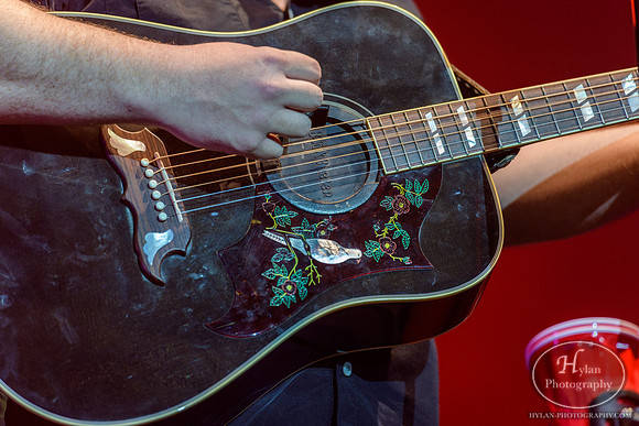LukeCombs-HylanPhotography-SandsEventCenter-CatCountry96-2-14.jpg