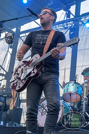 BrothersOsborne-HylanPhotography-AllentownFair2016-CatCountry-190134.jpg