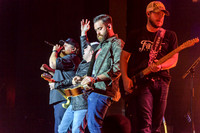 LukeCombs-HylanPhotography-SandsEventCenter-CatCountry96-2-5.jpg