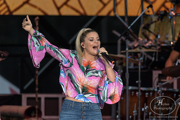 LaurenAlaina-HylanPhotography-AllentownFair17-CatCountry96-2.jpg