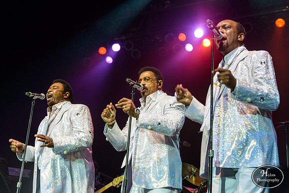 TemptaionsReview_ft_DennisEdwards-HylanPhotography-SandsBethlehemEventCenter-WLEV-200456.jpg