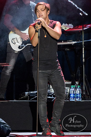 TheBandPerry-HylanPhotography-Musikfest2017-CatCountry-200648.jpg