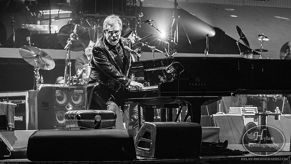 EltonJohn--FarewellYellowBrickRoad-HylanPhotography-PPLCenter-WLEV-6-2.jpg