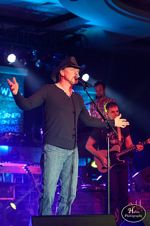 TraceAdkins-HylanPhotography-MoheganSunPocono-CatCountry-211634.jpg