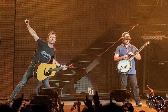 DierksBentley-HylanPhotography-PavilionAtMontage-CatCountry-03.jpg