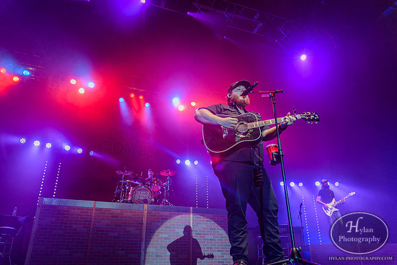 LukeCombs-HylanPhotography-SandsEventCenter-CatCountry96-2-16.jpg