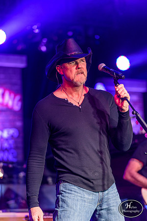 TraceAdkins-HylanPhotography-MoheganSunPocono-CatCountry-02-2.jpg
