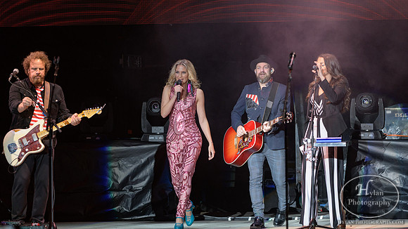 Sugarland-HylanPhotography-AllentownFair-CatCountry96-204622.jpg
