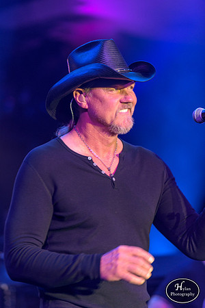 TraceAdkins-HylanPhotography-MoheganSunPocono-CatCountry-211204.jpg