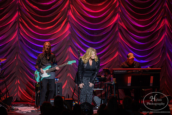 TrishaYearwood-HylanPhotography-FMKirby-CatCountry-205243.jpg