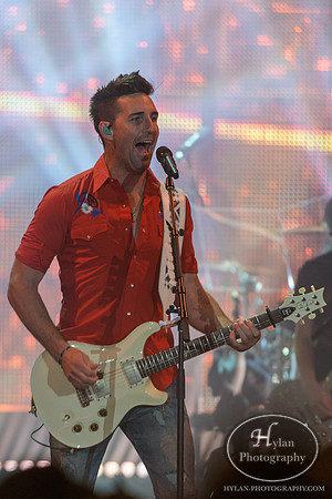 JakeOwen-HylanPhotography-MoheganSunArenaPa-CatCountry-2-2.jpg