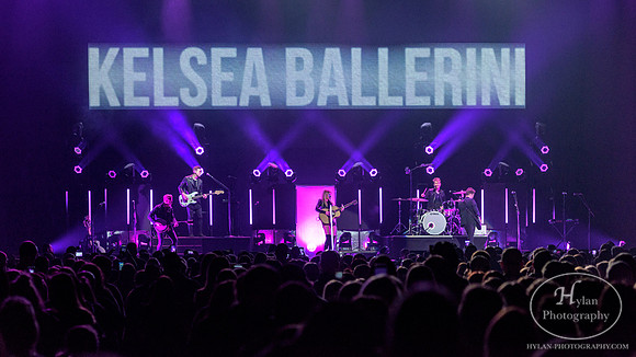 KelseaBallerini-HylanPhotography-MoheganSunArenaPa-CatCountry-201852.jpg