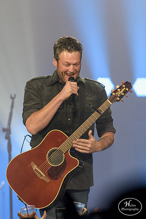BlakeShelton-HylanPhotography-MoheganSunArena-CatCountry-204434.jpg