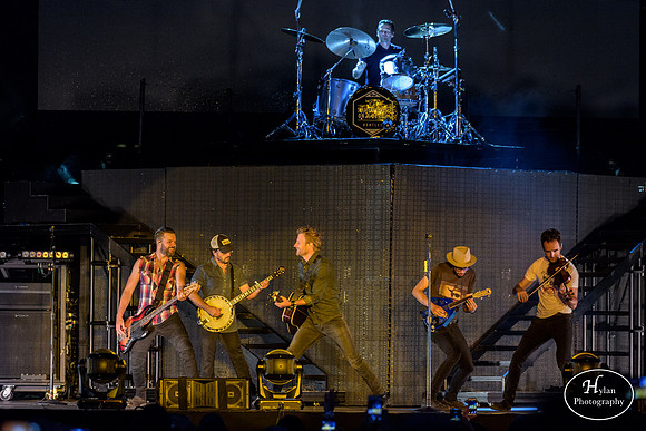 DierksBentley-HylanPhotography-Musikfest2016-CatCountry-01.jpg