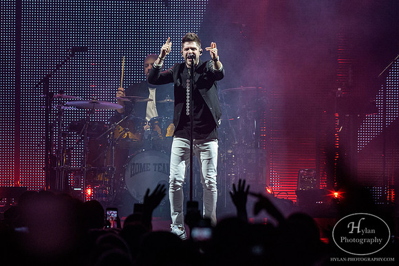 ThomasRhett-HylanPhotography-MoheganSunArenaPa-CatCountry-05.jpg