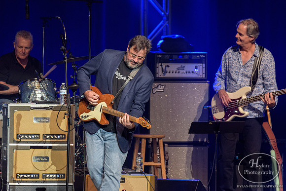 VinceGill-HylanPhotography-FMKirby-CatCountry96-193904.jpg