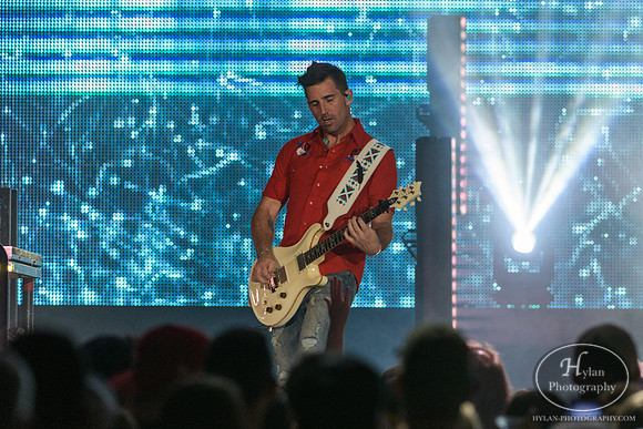 JakeOwen-HylanPhotography-MoheganSunArenaPa-CatCountry-210805.jpg