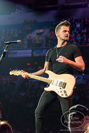 ChaseBryant-HylanPhotography-MoheganSunArena-CatCountry-01-3.jpg