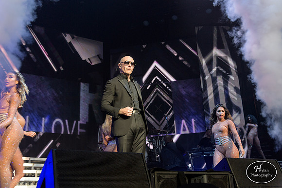 Pitbull-HylanPhotography-PPLCenter-WLEV-213734.jpg