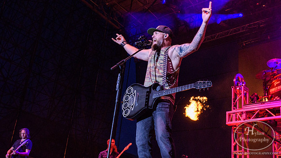 BrantleyGilbert-HylanPhotography-Musikfest2018-CatCountry-2.jpg