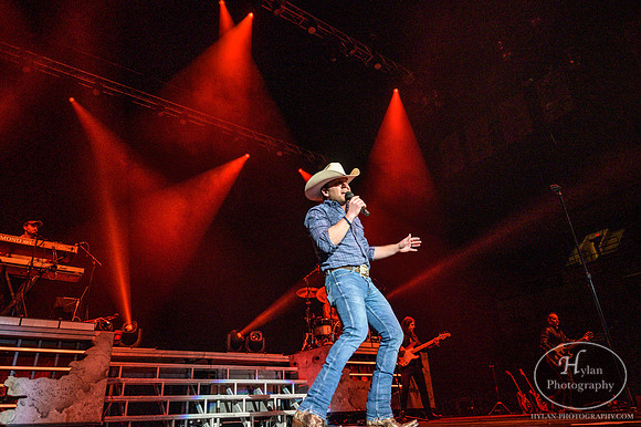 JustinMoore-HylanPhotography-MoheganPa-CatCountry96-2-12.jpg