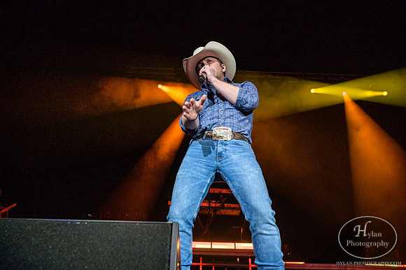 JustinMoore-HylanPhotography-MoheganPa-CatCountry96-2-5.jpg
