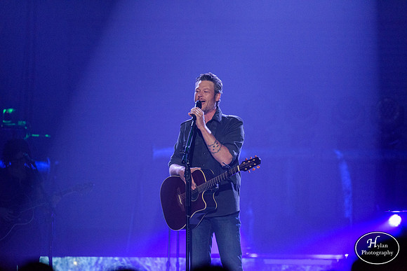 BlakeShelton-HylanPhotography-MoheganSunArena-CatCountry-01-9.jpg