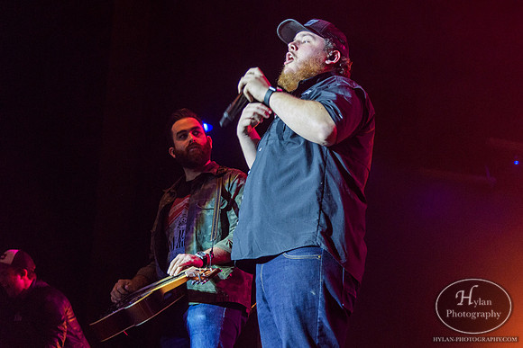 LukeCombs-HylanPhotography-SandsEventCenter-CatCountry96-210505.jpg