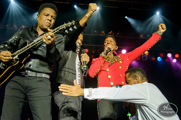 TheJacksons-HylanPhotography-SandsBethlehemEventCenter-WLEV-230926.jpg