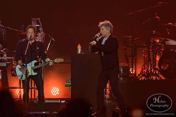 BonJovi-HylanPhotography-PPLCenter-WLEV-204044.jpg