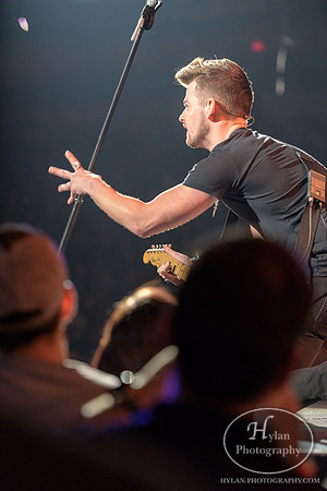 ChaseBryant-HylanPhotography-MoheganSunArena-CatCountry-01-4.jpg