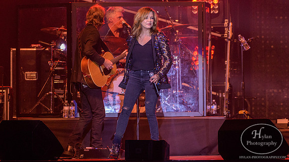 MartinaMcBride-HylanPhotography-SandsEventCenter-CatCountry-210228.jpg