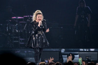 KellyClarkson-HylanPhotography-PPLCenter-WLEV-205500.jpg