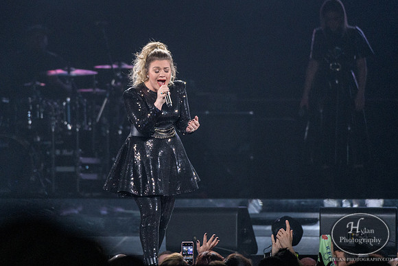 KellyClarkson-HylanPhotography-PPLCenter-WLEV-205500.jpg