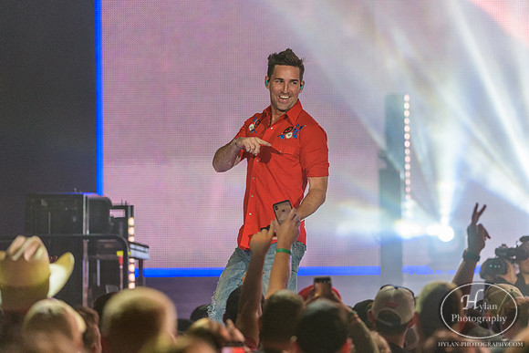JakeOwen-HylanPhotography-MoheganSunArenaPa-CatCountry-211118.jpg