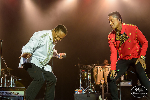 TheJacksons-HylanPhotography-SandsBethlehemEventCenter-WLEV-230840.jpg