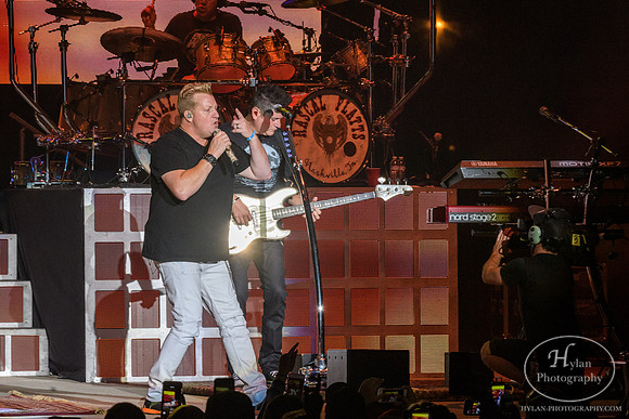 RascalFlatts-HylanPhotography-AllentownFair17-CatCountry96-3.jpg