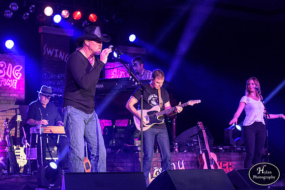 TraceAdkins-HylanPhotography-MoheganSunPocono-CatCountry-211532.jpg