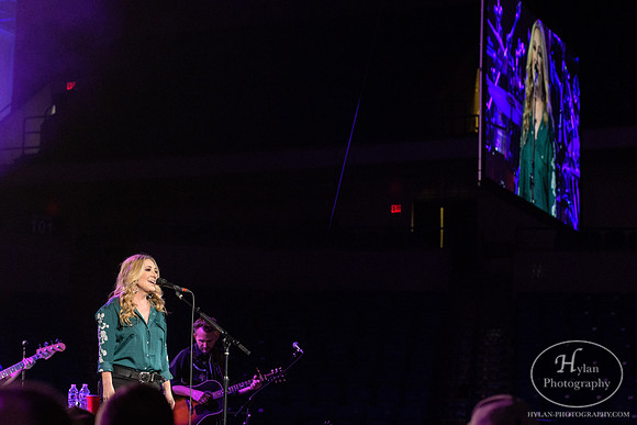 LeeAnnWomack-HylanPhotography-MoheganPa-CatCountry96-194243.jpg