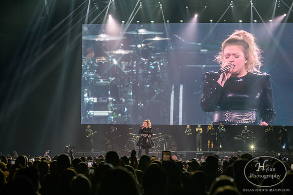 KellyClarkson-HylanPhotography-PPLCenter-WLEV-2-2.jpg