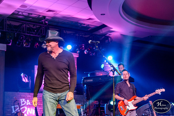TraceAdkins-HylanPhotography-MoheganSunPocono-CatCountry-211334.jpg