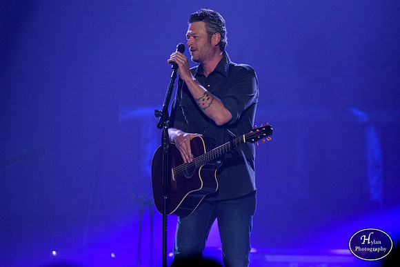 BlakeShelton-HylanPhotography-MoheganSunArena-CatCountry-204802.jpg