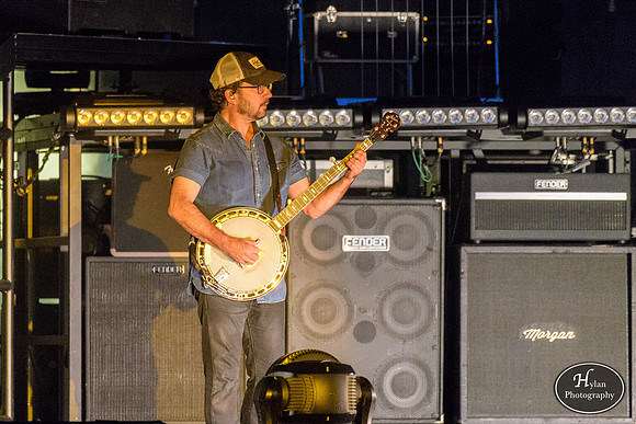 DierksBentley-HylanPhotography-Musikfest2016-CatCountry-01-3.jpg