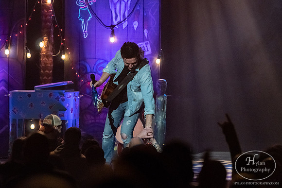 JakeOwen-HylanPhotography-FMKirby-CatCountry96-3-2.jpg